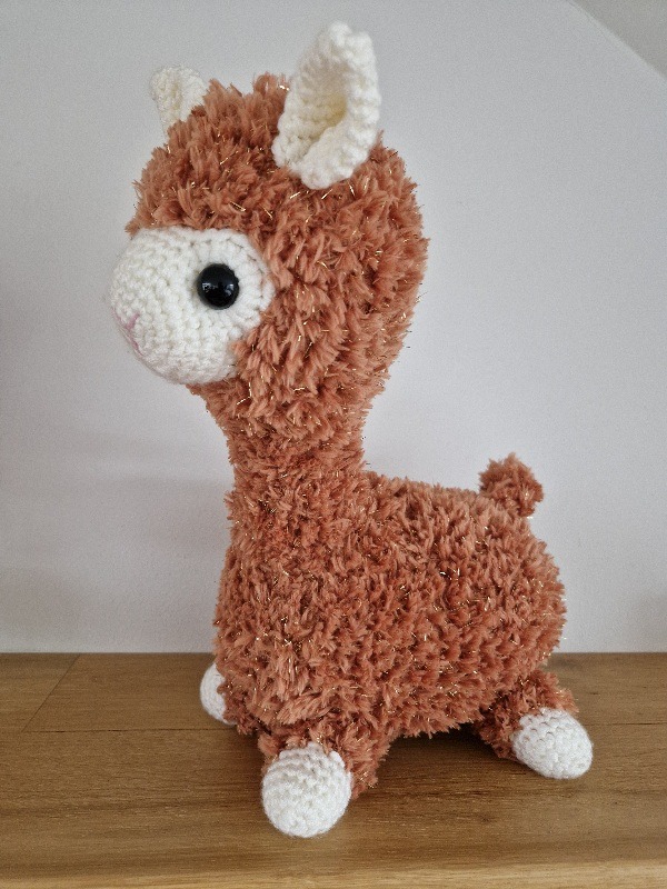 Alpaca knuffel bruin met glitter - Afbeelding 2